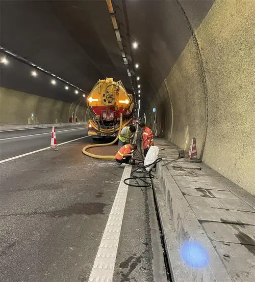 花垣隧道排水渠清淤